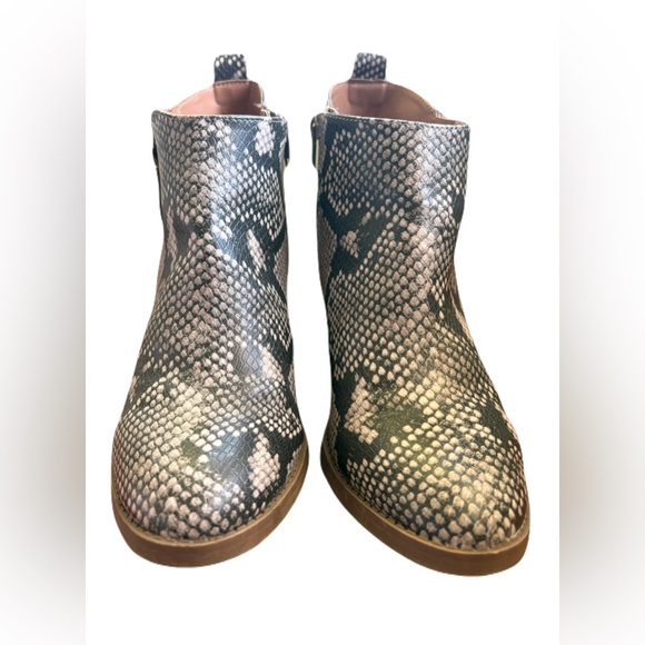 Universal Thread Snakeskin Pattern Ankle Booties - Picture 2 of 2